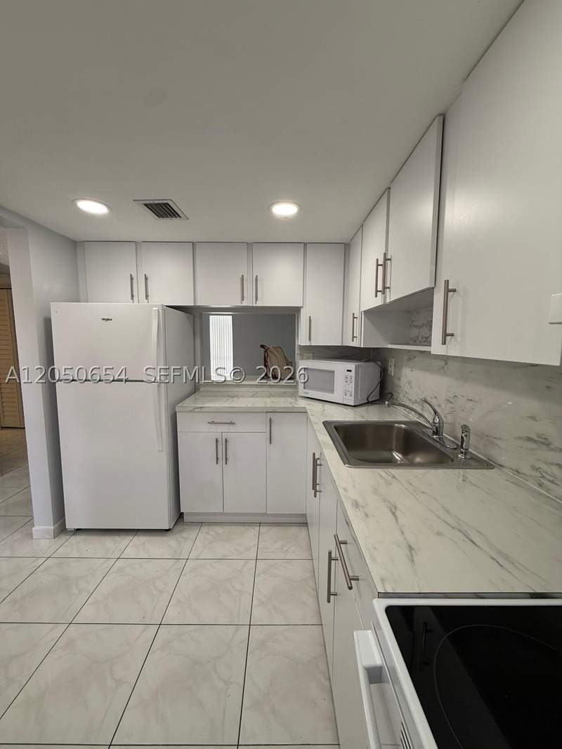 2 bedroom Condominium at 1855 W 60th St 346-B, Westland Courts Condo, Hialeah — photo 4