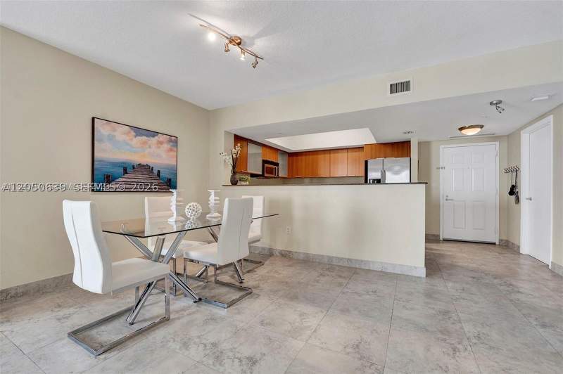 1 bedroom Condominium at 16699 Collins Ave 1605, La Perla Condo, Sunny Isles Beach — photo 4