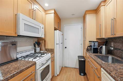 1205 Mariposa Ave 403, Coral Gables FL - photo 11 of 41