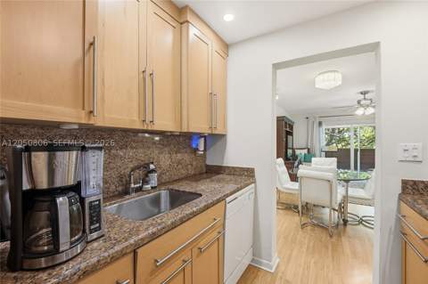 1205 Mariposa Ave 403, Coral Gables FL - photo 12 of 41