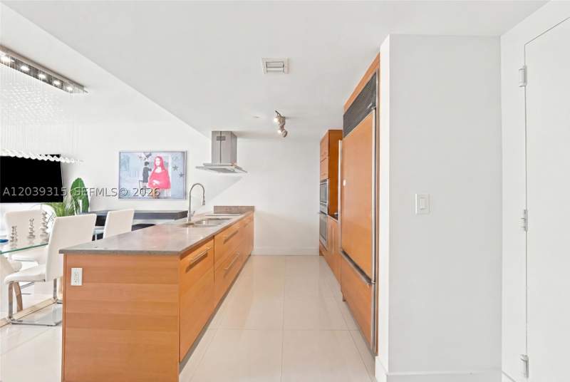 1 bedroom Condominium at 485 Brickell Ave 3707, Icon Brickell Condo No 3, Miami — photo 3