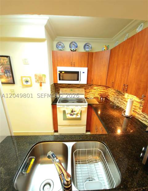 11715 SW 18th St 506, Miami FL - photo 7 of 17