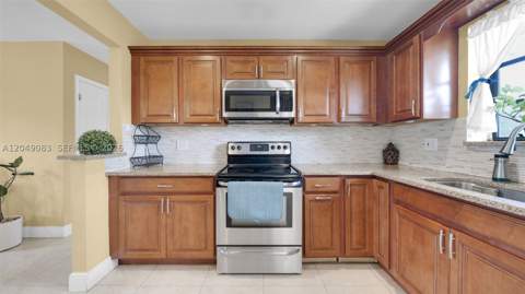 540 NW 14th St, Homestead FL - photo 10 of 57