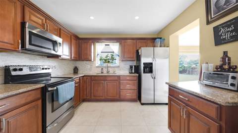540 NW 14th St, Homestead FL - photo 13 of 57