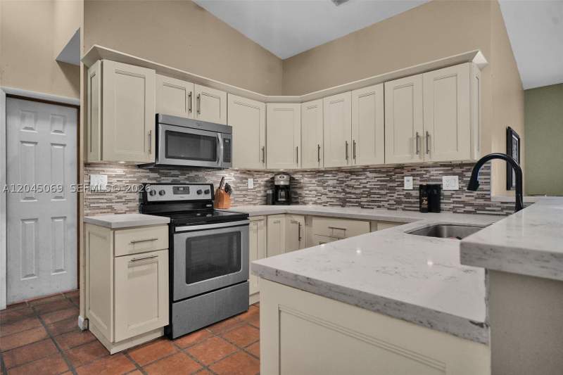 3 bedroom SingleFamilyResidence at 9786 SW 147th Ct, Hammocks Sec 2, Miami — photo 3