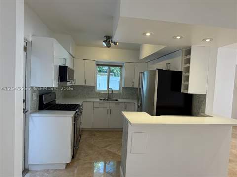 7312 Gary Ave, Miami Beach FL - photo 7 of 66