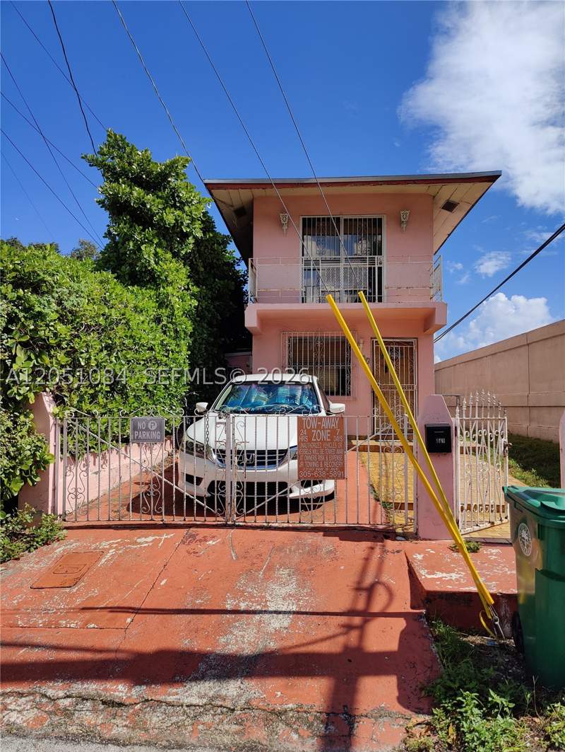 2 bedroom SingleFamilyResidence at 945 NW 19th Ave, Coppingers Tropical Garde, Miami — photo 2