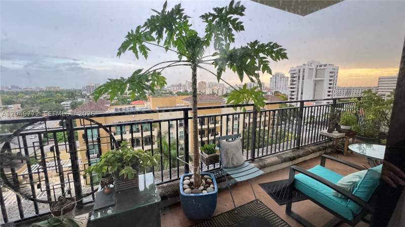 1 bedroom Condominium at 888 Douglas 806, Puerta De Palmas Condo, Coral Gables — photo 4