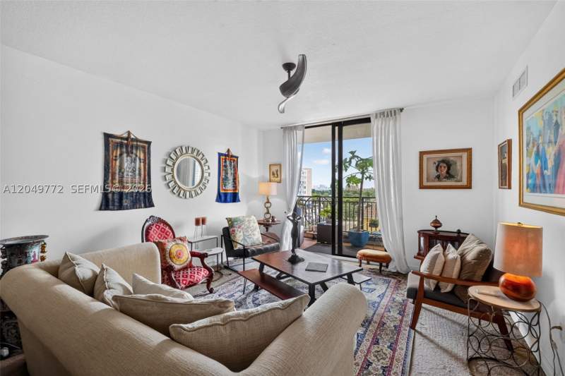 1 bedroom Condominium at 888 Douglas 806, Puerta De Palmas Condo, Coral Gables — photo 5