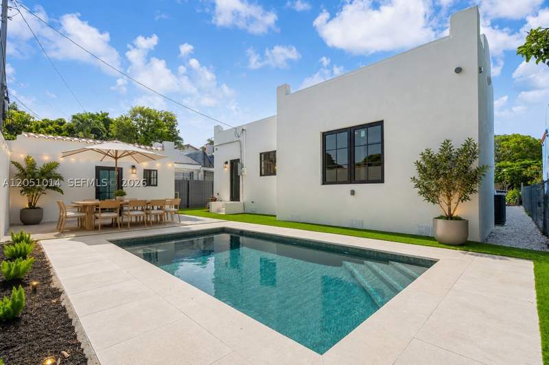 5 bedroom SingleFamilyResidence at 1760 SW 16th Ter, Durniers, Miami — photo 4