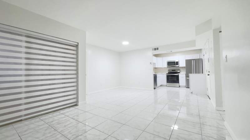 2 bedroom Condominium at 20015 NE 3rd Court 1, Quatraine Condo I Ph I, Miami — photo 2