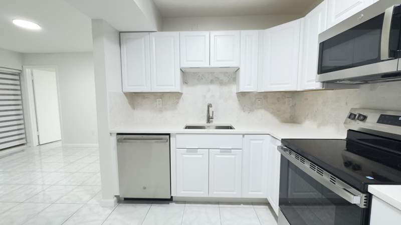 2 bedroom Condominium at 20015 NE 3rd Court 1, Quatraine Condo I Ph I, Miami — photo 3