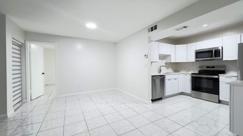 2 bedroom Condominium at 20015 NE 3rd Court 1, Quatraine Condo I Ph I, Miami — photo 4