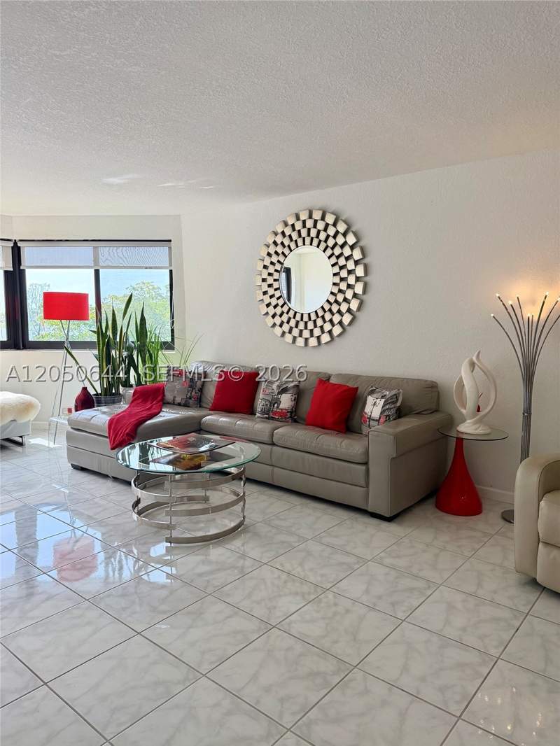 2 bedroom Condominium at 20850 San Simeon Way 302-5, Lakeview Of The Calf Club, Miami — photo 3