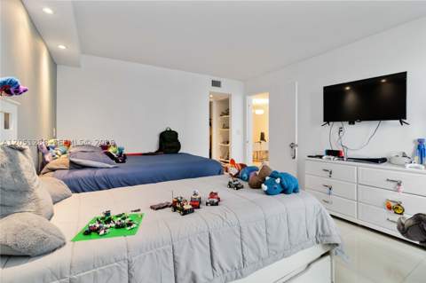 100 Bayview Dr 2014, Sunny Isles Beach FL - photo 11 of 57