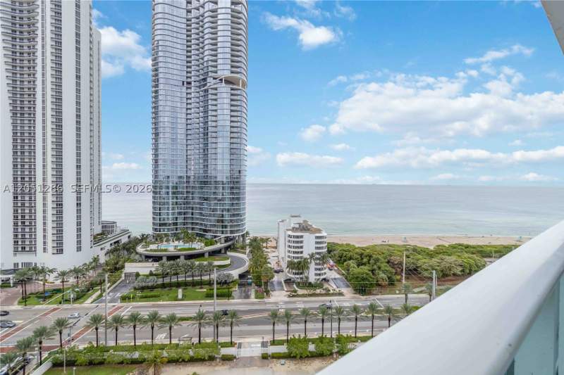 2 bedroom Condominium at 100 Bayview Dr 2014, Arlen House East Condo, Sunny Isles Beach — photo 4