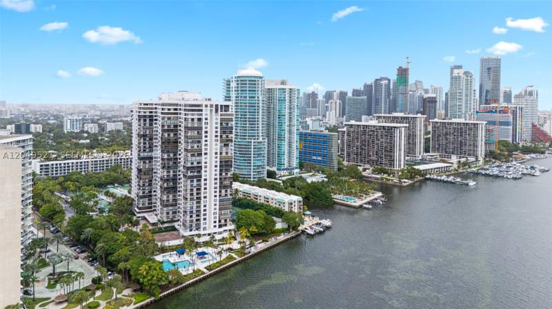 1 bedroom Condominium at 2333 Brickell Ave 1909, Brickell Bay Club Condo, Miami — photo 3