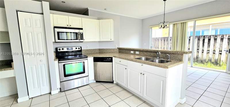 3 bedroom SingleFamilyResidence at 21460 SW 90th Ct, Lakes By The Bay Sec 8, Cutler Bay — photo 5