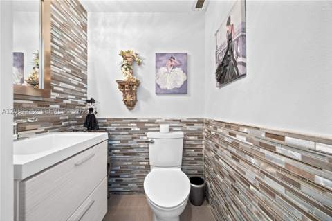 300 Bayview Dr 903, Sunny Isles Beach FL - photo 10 of 36