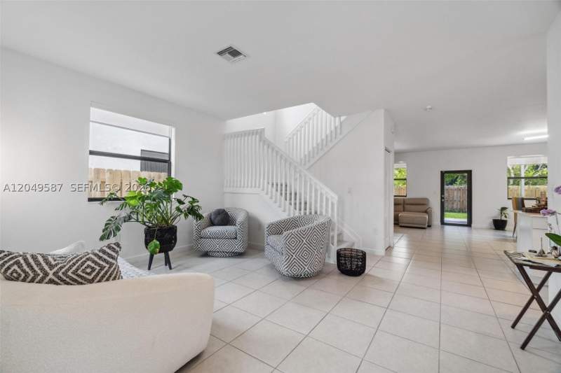 5 bedroom SingleFamilyResidence at 24242 SW 119th Pl, Estates At Silver Palm, Homestead — photo 3