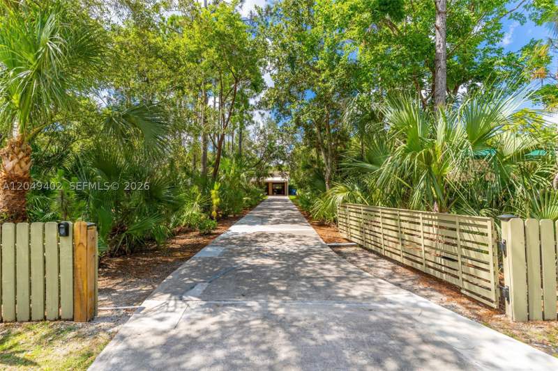4 bedroom SingleFamilyResidence at 19120 SW 270th St, Grigg Sub, Homestead — photo 2
