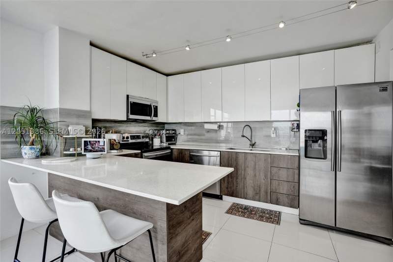 2 bedroom Condominium at 11111 Biscayne Blvd 1915, Jockey Club Condo, Miami — photo 3