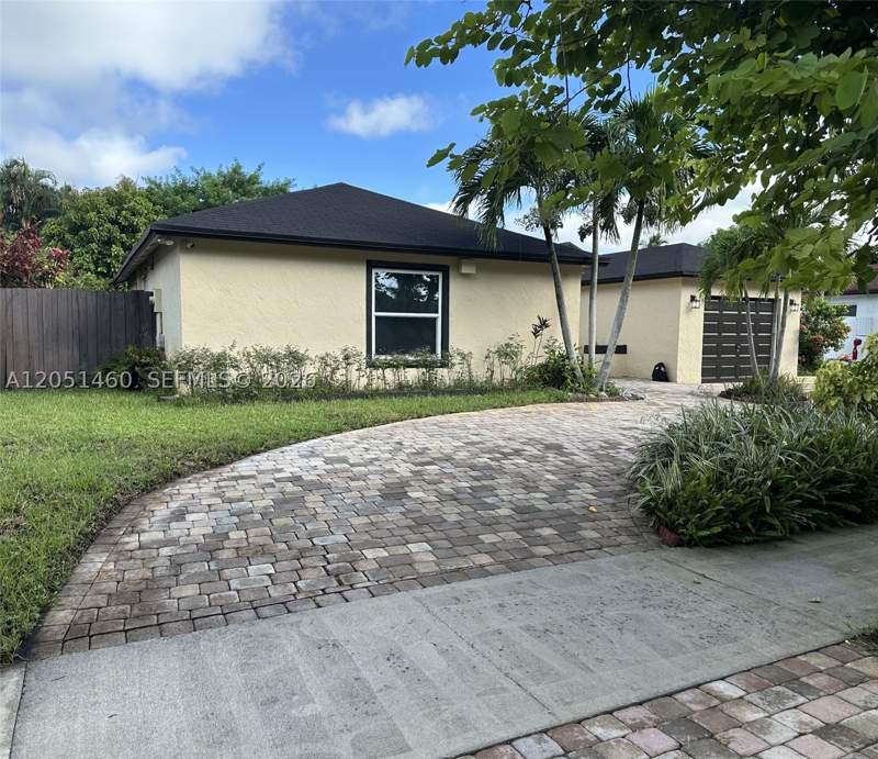 3 bedroom SingleFamilyResidence at 6061 NW 198th Ter, Country Lake Manors Sec 3, Miami — photo 5