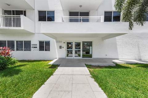1666 West Ave 404, Miami Beach FL - photo 24 of 32