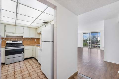 1666 West Ave 404, Miami Beach FL - photo 6 of 32