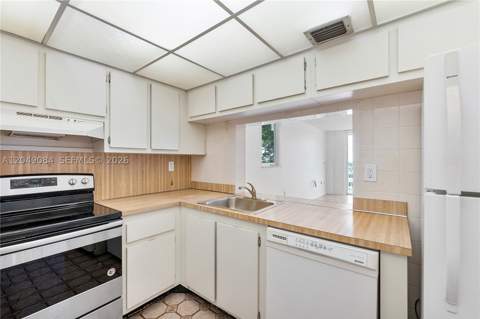 1666 West Ave 404, Miami Beach FL - photo 7 of 32