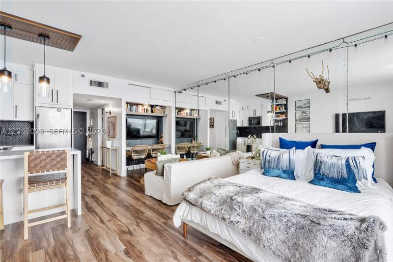 0 bedroom Condominium at 555 NE 15th St 518, Venetia Condo, Miami — photo 2