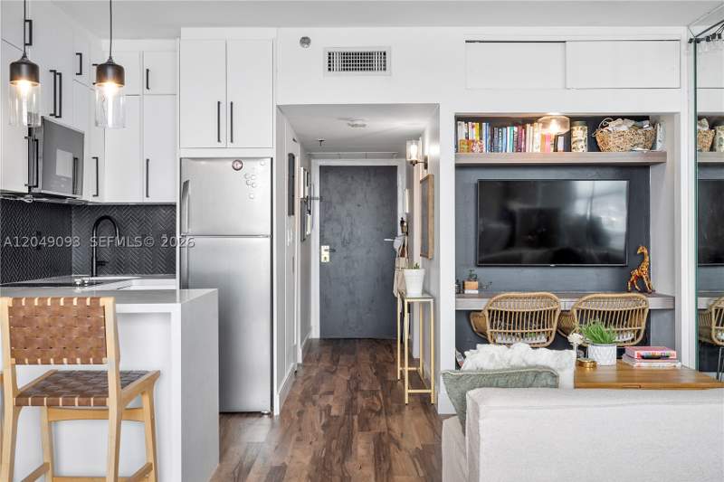 0 bedroom Condominium at 555 NE 15th St 518, Venetia Condo, Miami — photo 3