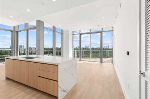 2411 Laguna Cr 611, Miami FL - photo 6 of 18