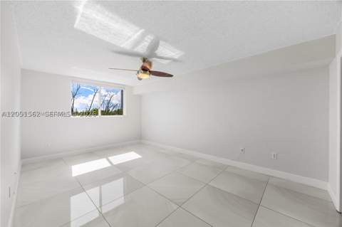 16590 NE 26th Ave 502, North Miami Beach FL - photo 11 of 27