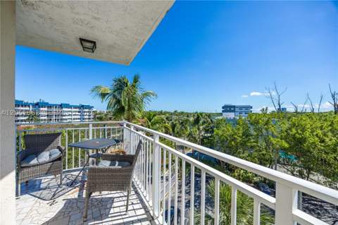 16590 NE 26th Ave 502, North Miami Beach FL - photo 16 of 27