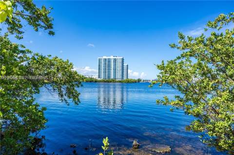 16590 NE 26th Ave 502, North Miami Beach FL - photo 23 of 27
