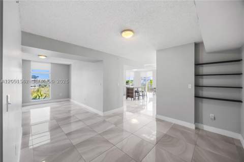 16590 NE 26th Ave 502, North Miami Beach FL - photo 8 of 27