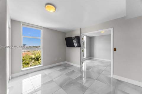 16590 NE 26th Ave 502, North Miami Beach FL - photo 9 of 27