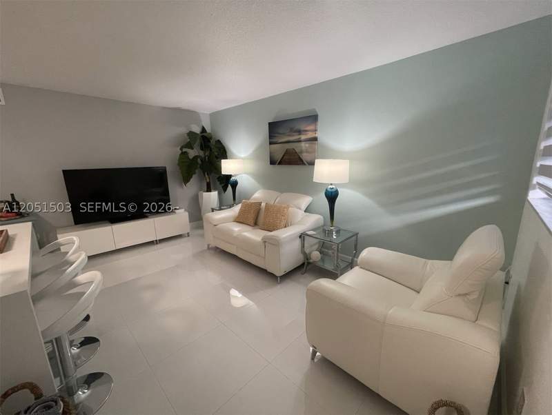1 bedroom Condominium at 335 Collins Ave 203, Collins View Condo, Miami Beach — photo 3