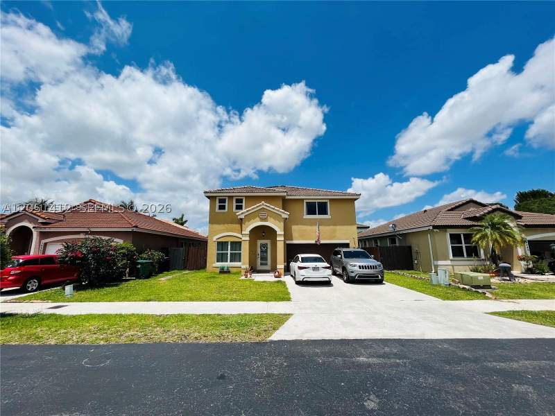 4 bedroom SingleFamilyResidence at 16453 SW 75th Ter, Continental Homes At Lago, Miami — photo 4
