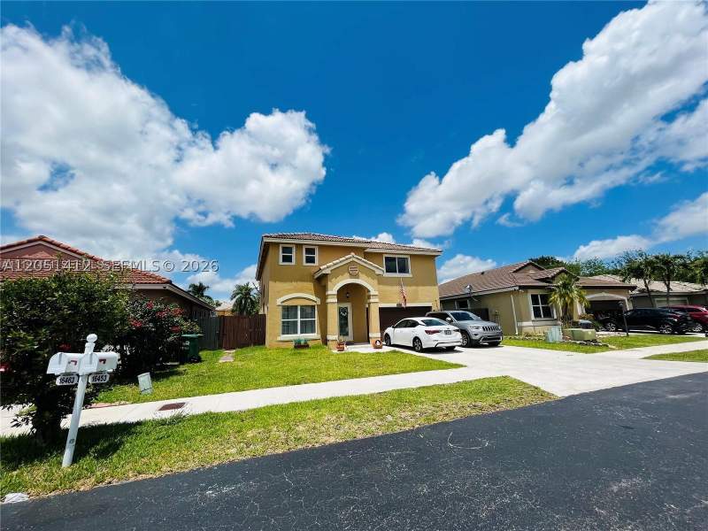 4 bedroom SingleFamilyResidence at 16453 SW 75th Ter, Continental Homes At Lago, Miami — photo 5