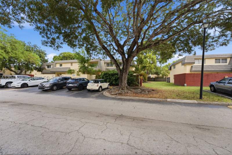 3 bedroom Townhouse at 8489 SW 137th Ave 8489, Kendale Lakes Townhouse C, Miami — photo 2