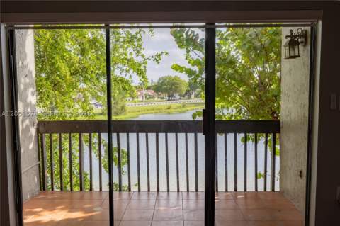 10000 NW 9th St Cir 21, Miami FL - photo 12 of 44