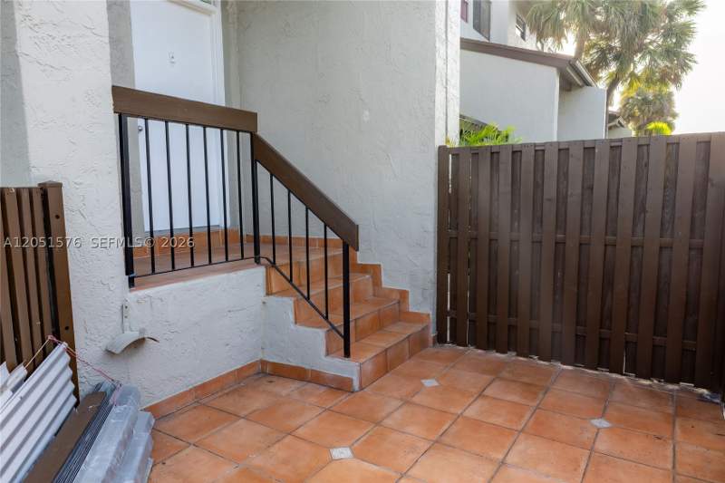 2 bedroom Townhouse at 10000 NW 9th St Cir 21, Indian Lake Village II Co, Miami — photo 5