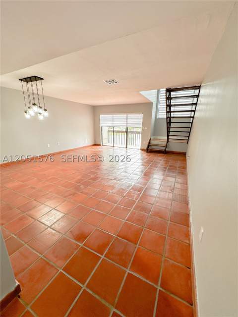 10000 NW 9th St Cir 21, Miami FL - photo 8 of 44