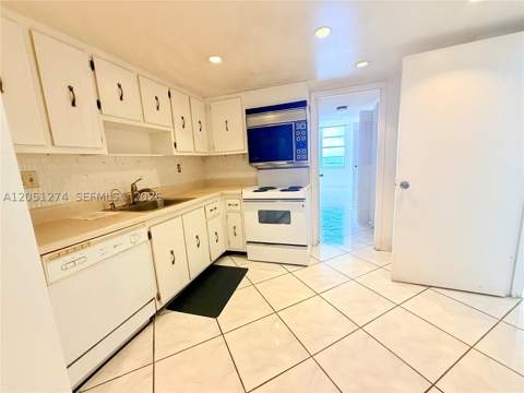 301 174th St 1907, Sunny Isles Beach FL - photo 14 of 22