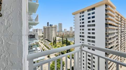 301 174th St 1907, Sunny Isles Beach FL - photo 9 of 22