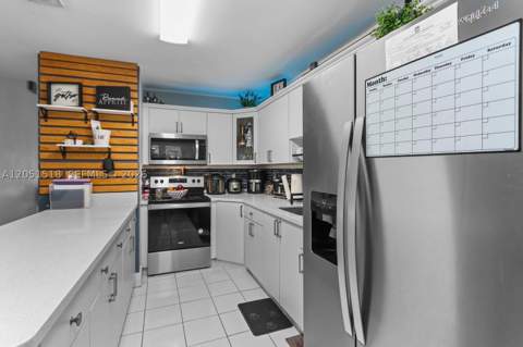 2884 W 75th St, Hialeah FL - photo 12 of 19
