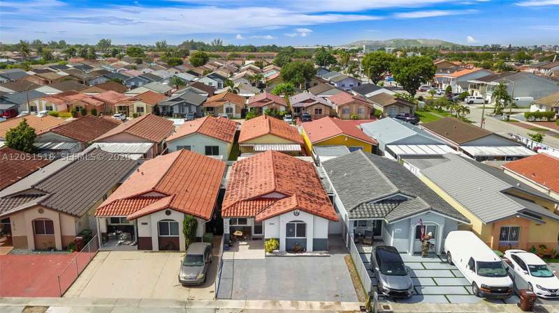 3 bedroom SingleFamilyResidence at 2884 W 75th St, Amend Plt El Prado Countr, Hialeah — photo 3