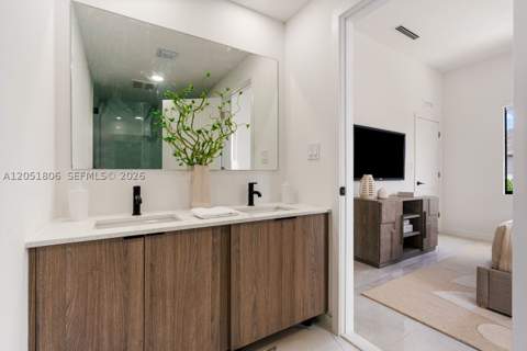 524 NW 14 Ct, Florida City FL - photo 6 of 15